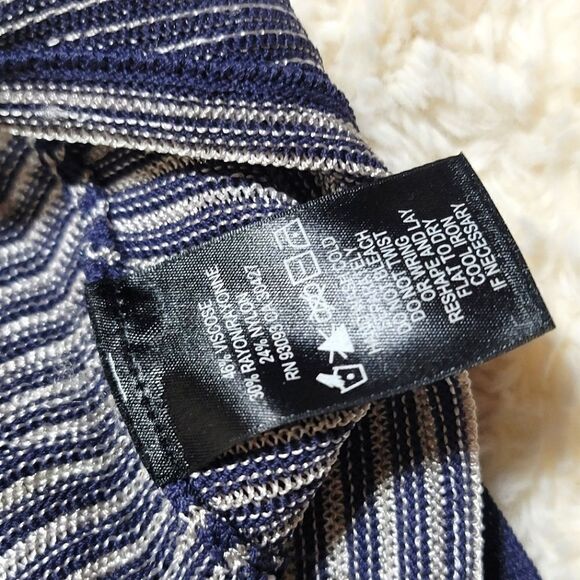 Nic+Zoe Asymmetrical Striped Textured Long Sleeve Stretch Navy & White Tunic Top - Picture 8 of 8